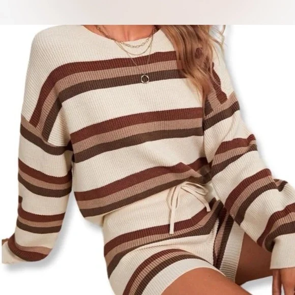 Knitted sweater and shorts 2 piece set | loungewear | cream & burgundy striped - Picture 3 of 4